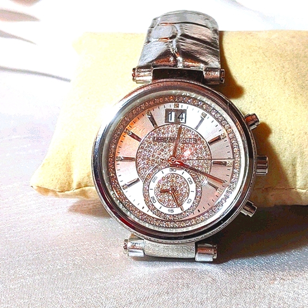 Michael Kors Silver Metallic watch - Picture 5 of 5